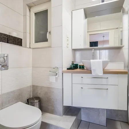 Bpr Blue Paradise With A/c *