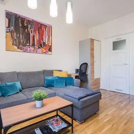 Bpr Blue Paradise With A/c Budapeste