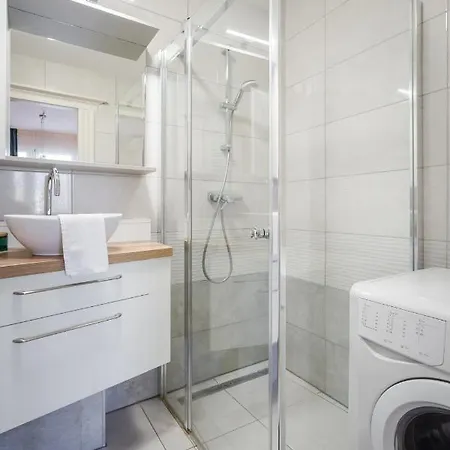 Bpr Blue Paradise With A/c Apartamento Budapeste